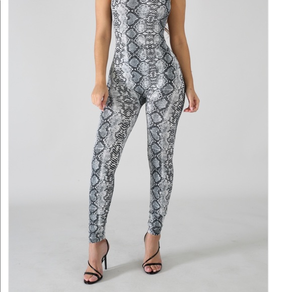 Black and white snake print jumpsuit - Picture 2 of 3